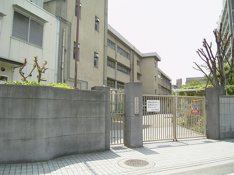 メゾン・ド・サカエ 八尾市立八尾小学校