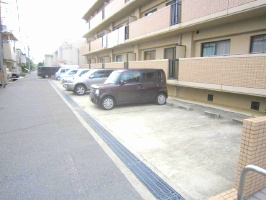 グランシャリオ 駐車場