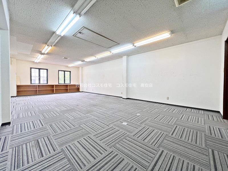 貸店舗・事務所　八尾市 山本町南１丁目　広さ約１６坪　いーすとハイツ 玄関