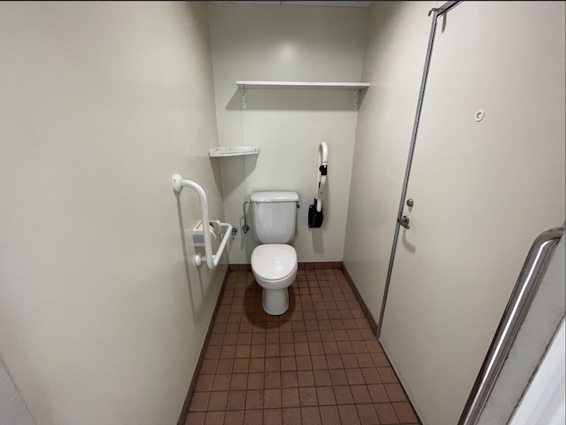 貸店舗・事務所　八尾市 服部川2丁目　広さ約５４坪　平屋建て　前面駐車スペースあり その他