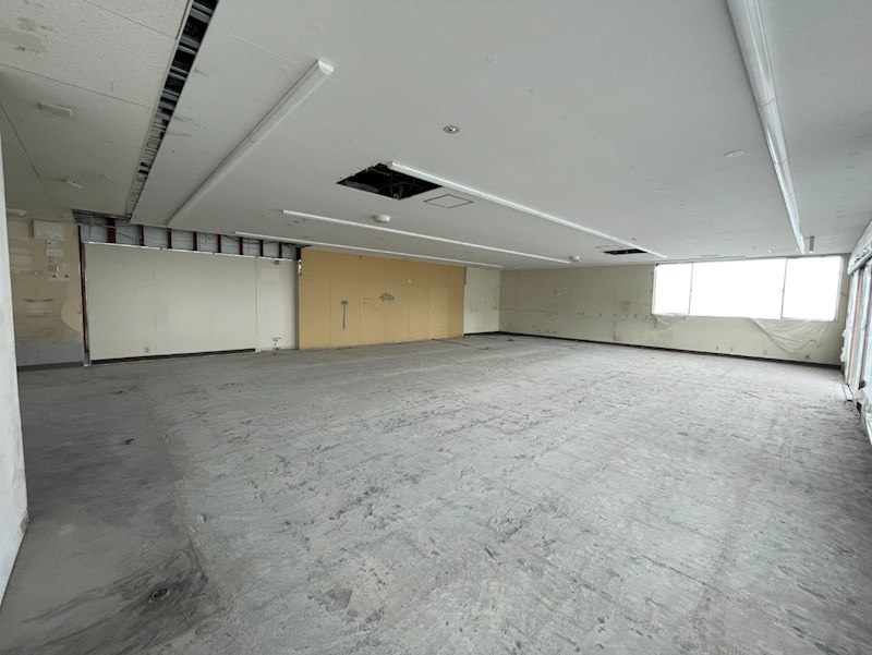 貸店舗・事務所　八尾市 服部川2丁目　広さ約５４坪　平屋建て　前面駐車スペースあり ベッドルーム
