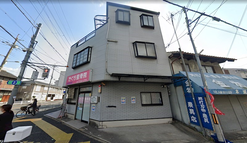 貸店舗・事務所　八尾市 久宝寺１丁目　整骨院跡 玄関